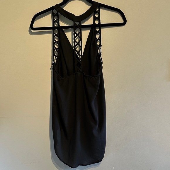 Vizio Black Cut-Out Tank Top - Picture 2 of 3